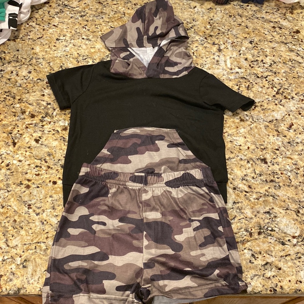 Brand PatPat, Size 18-24m, Color Black & Green